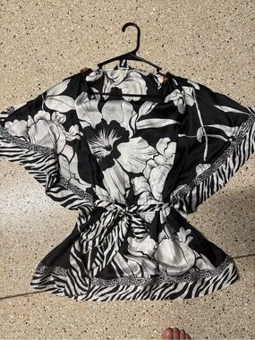 White House Black Market Black and White Floral Tie-Front Blouse